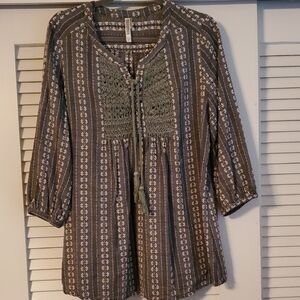 Monoreno Grey and White Patterned Blouse Size Large